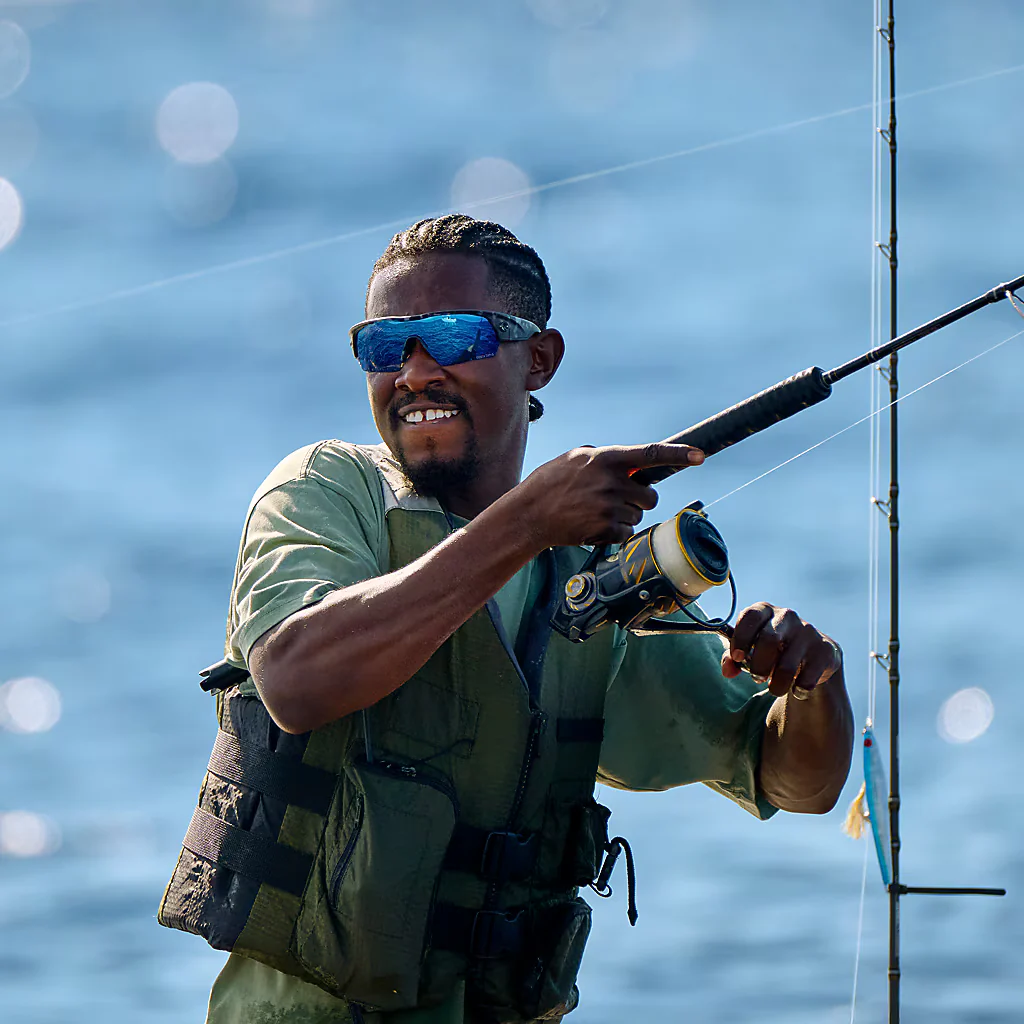 Costa Pilothouse Pro Polarized Sunglasses - Image 2